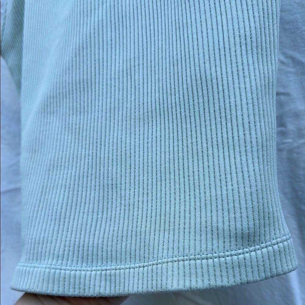 Dynamite Ribbed Cropped Tank Top - Picture 2 of 4